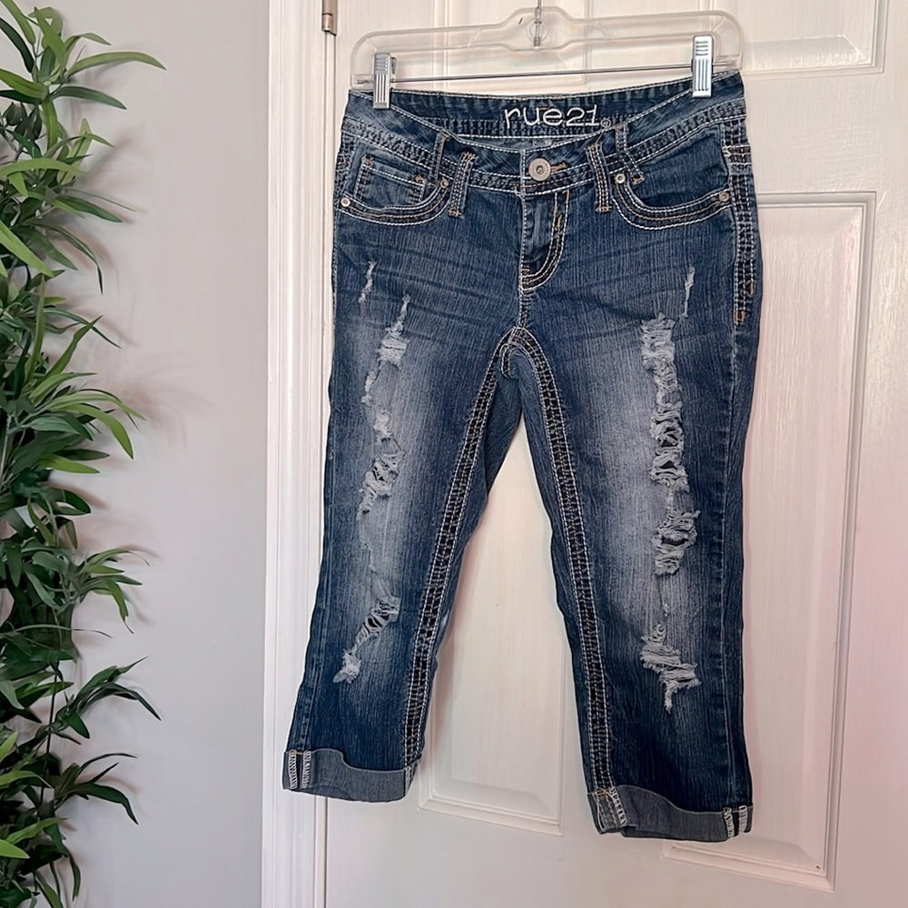 Rue 21 distressed cropped jeans 3/4